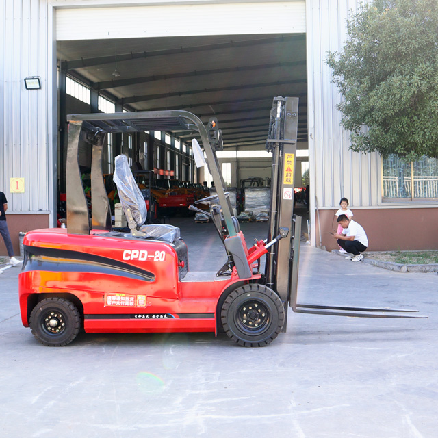Custom 2.0 Ton Forklift Truck  - Heavy Equipment Logistics 评论和价格